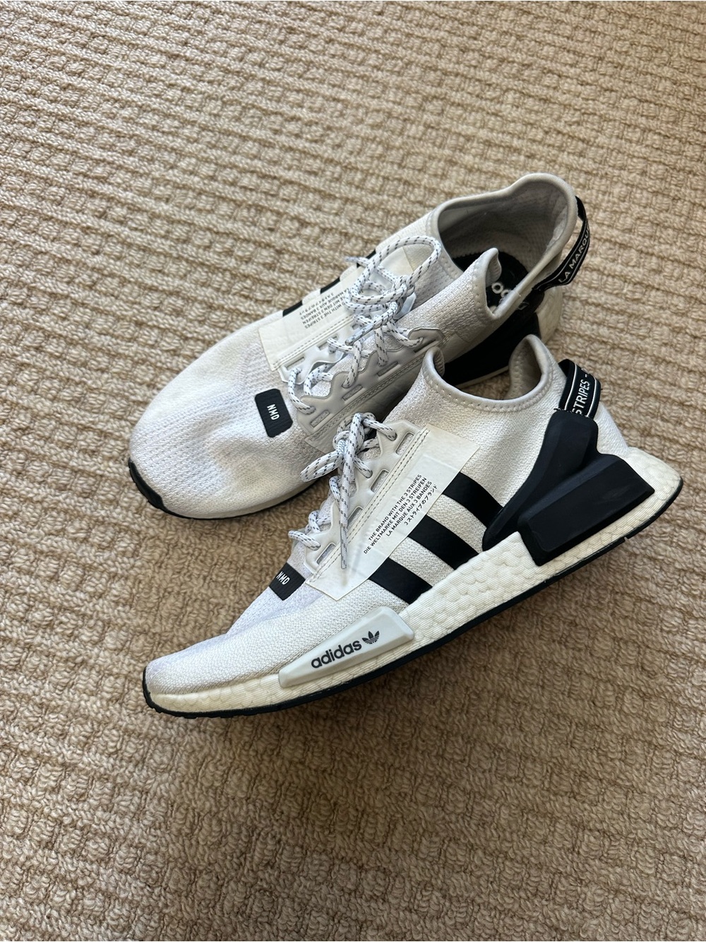 Adidas Men’s NMD R1 White & Black Stripes Sneakers Sz 11.5